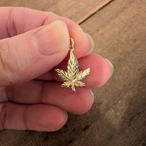 Real 10k Yellow Gold Leaf Pendant, New, Stamped, Pretty And Dainty!